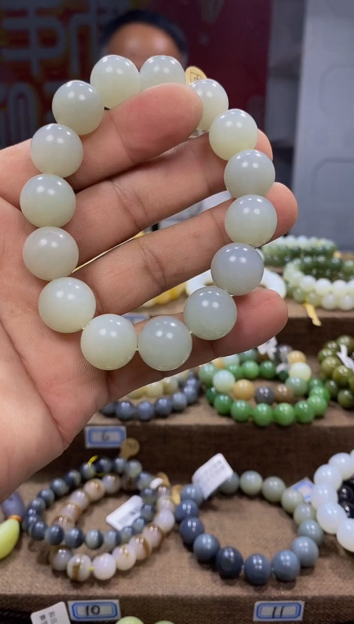 手链未镶嵌和田玉，