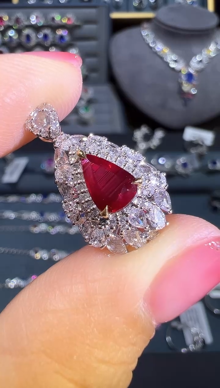 吊坠18K金镶嵌红宝石    