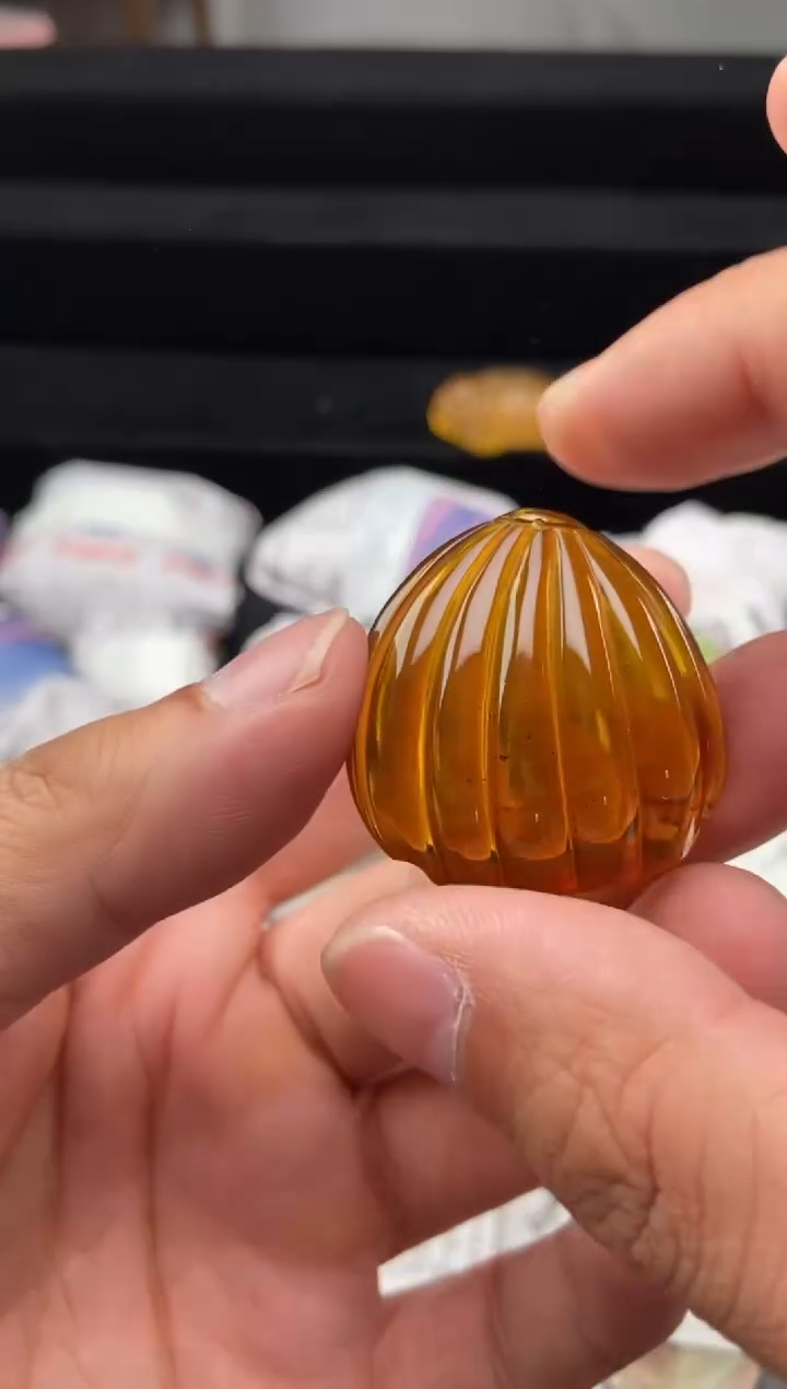 琥珀颈饰未镶嵌金棕珀吊坠