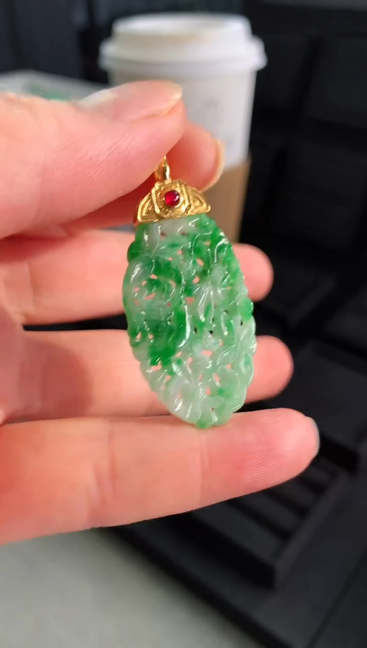 【闪购商品】翡翠吊坠(不含链)18K金镶嵌吊坠