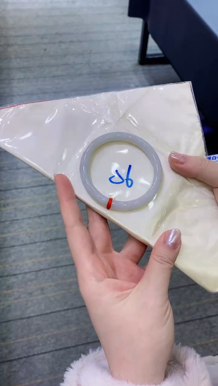 【闪购商品】翡翠手镯未镶嵌              