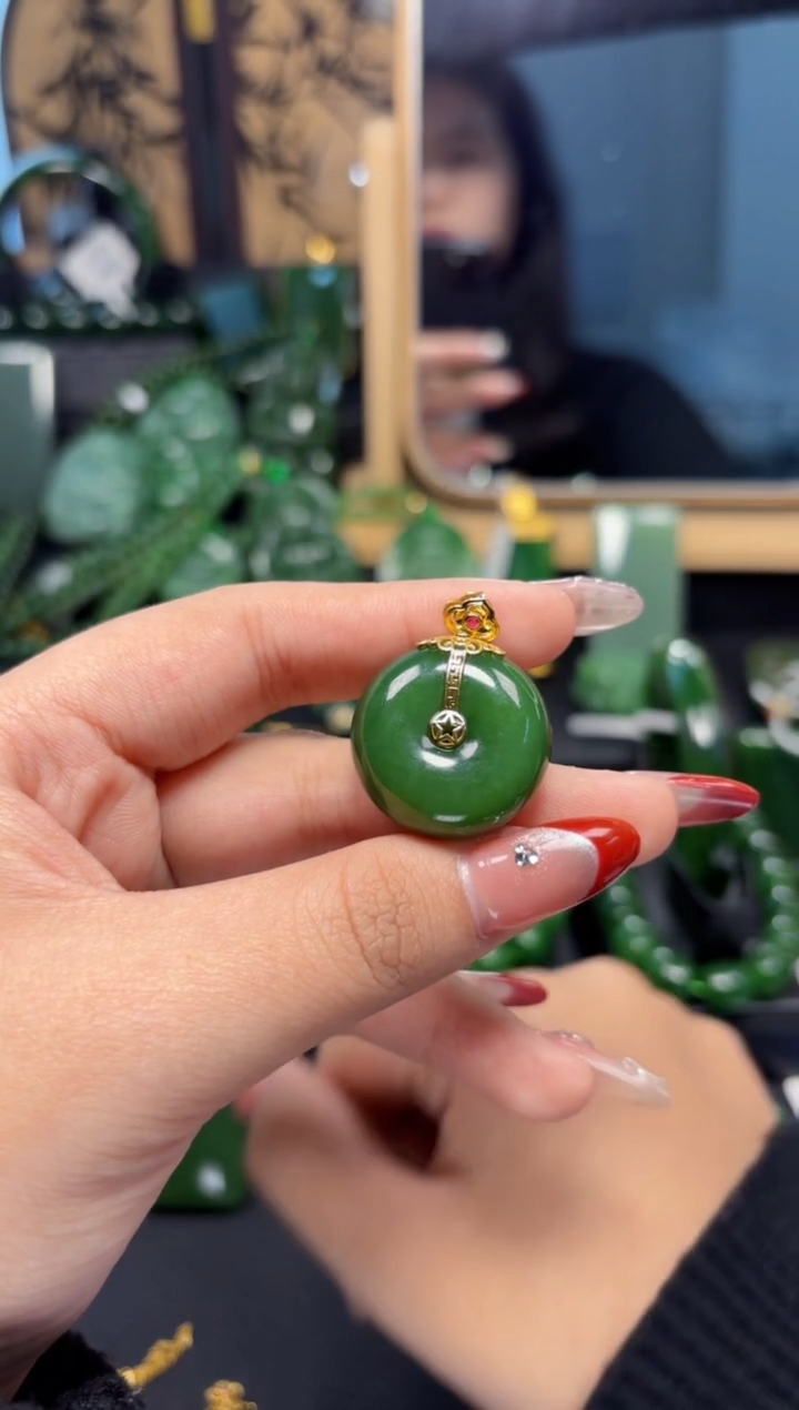 【闪购商品】和田玉（碧玉）吊坠(赠链)18K金镶嵌1