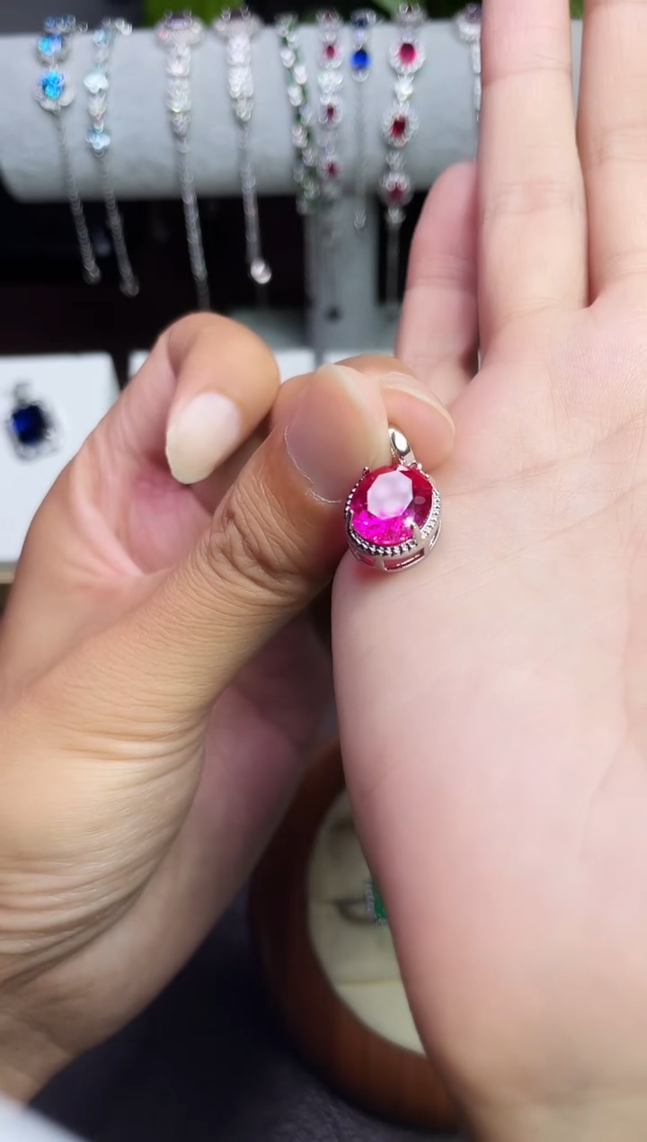 合金颈饰合成钻石热粉吊坠