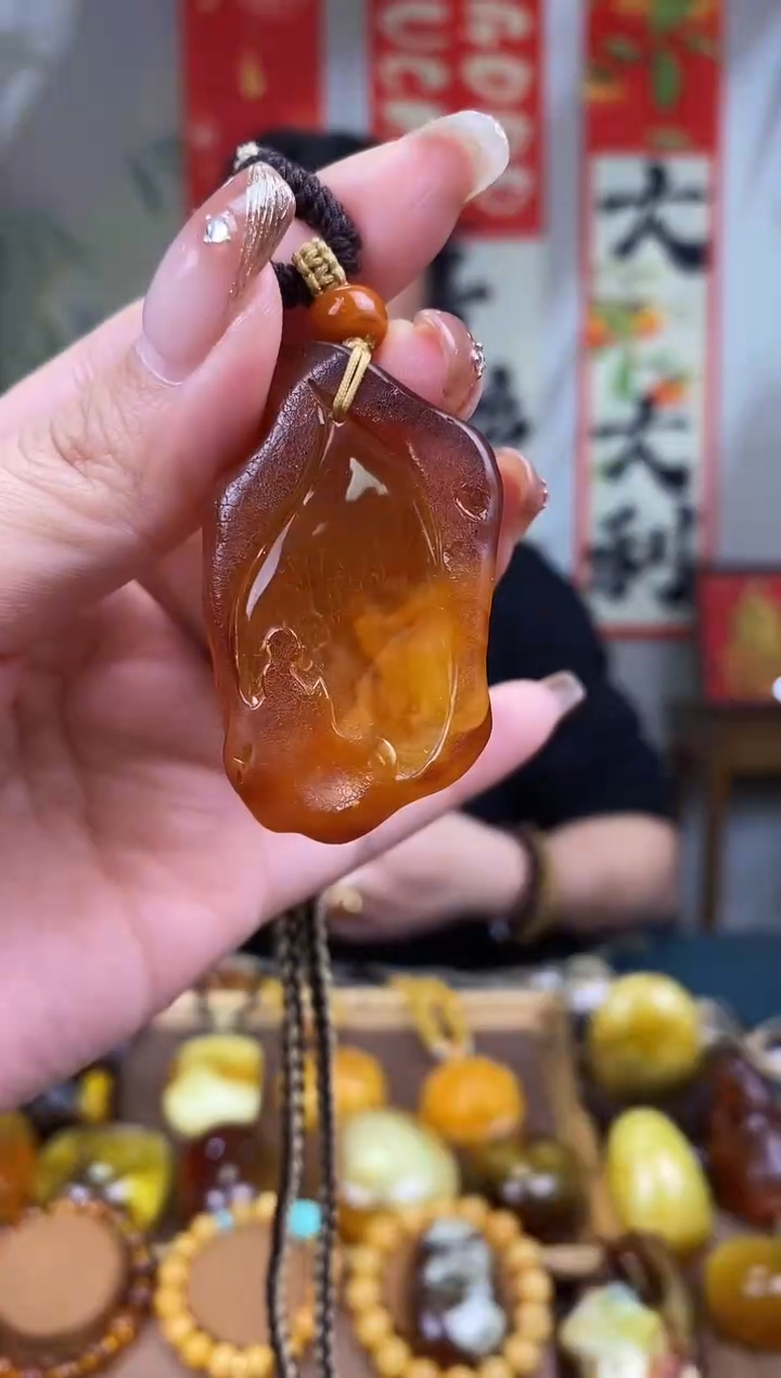 【闪购商品】琥珀裸石未镶嵌基地发货 一物一证 顺丰包邮