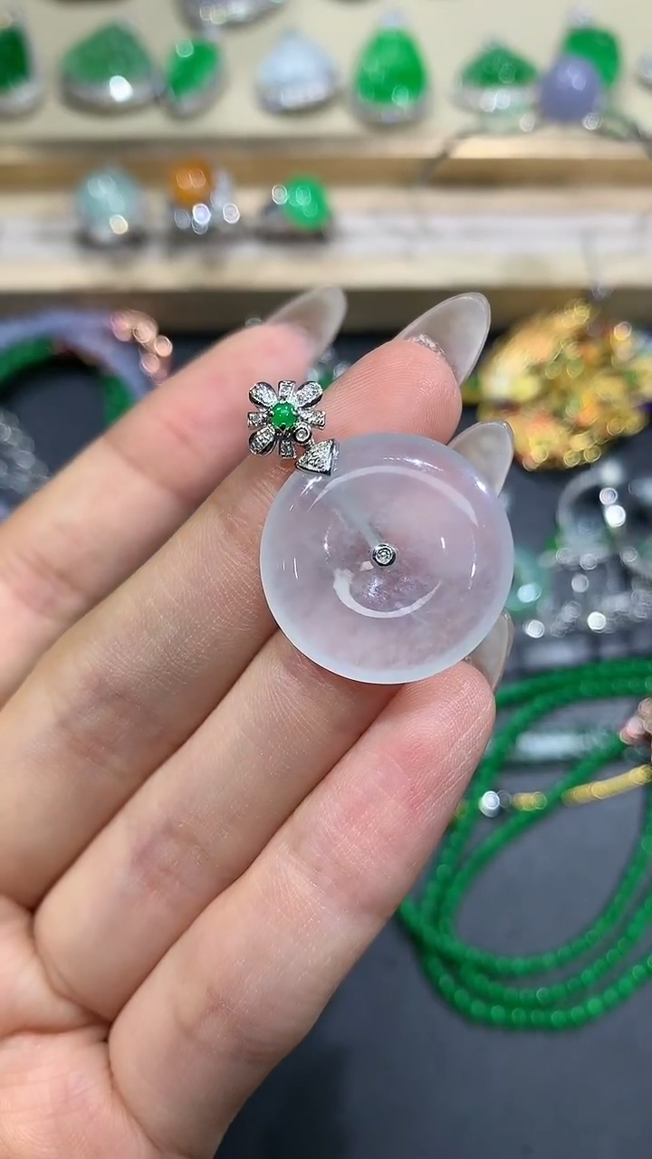 【闪购商品】翡翠吊坠(不含链)18K金镶嵌51团购