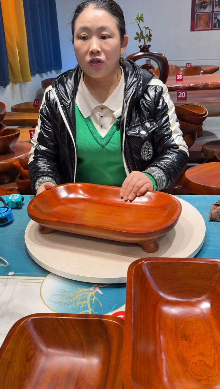 木 四脚椭圆盘 41.5*24.3*7.8