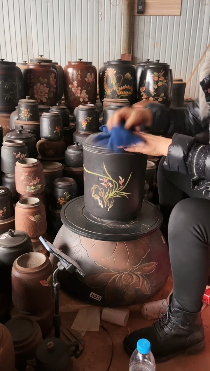 【闪购商品】壶瑕疵九饼彩填   110 外地裂 