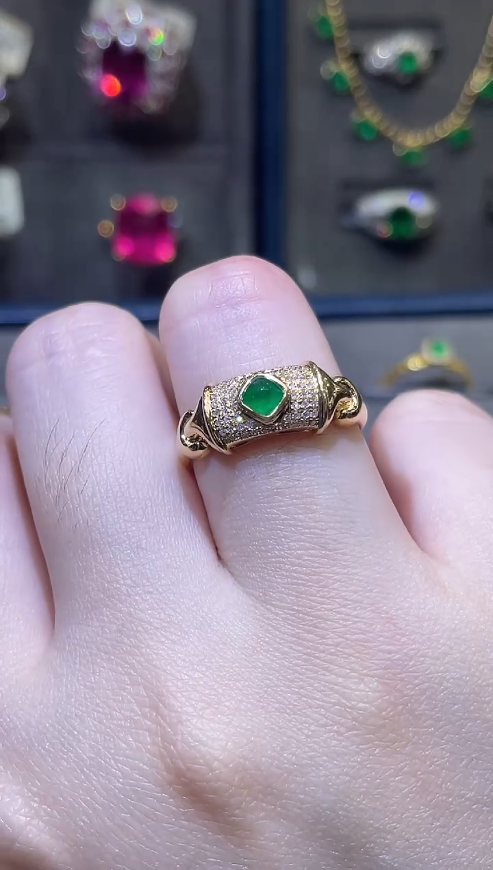 【闪购商品】祖母绿戒指18K金镶嵌潘杰希尔0.32ct