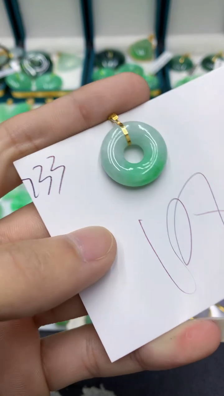 【闪购商品】翡翠颈饰18K金镶嵌翡翠