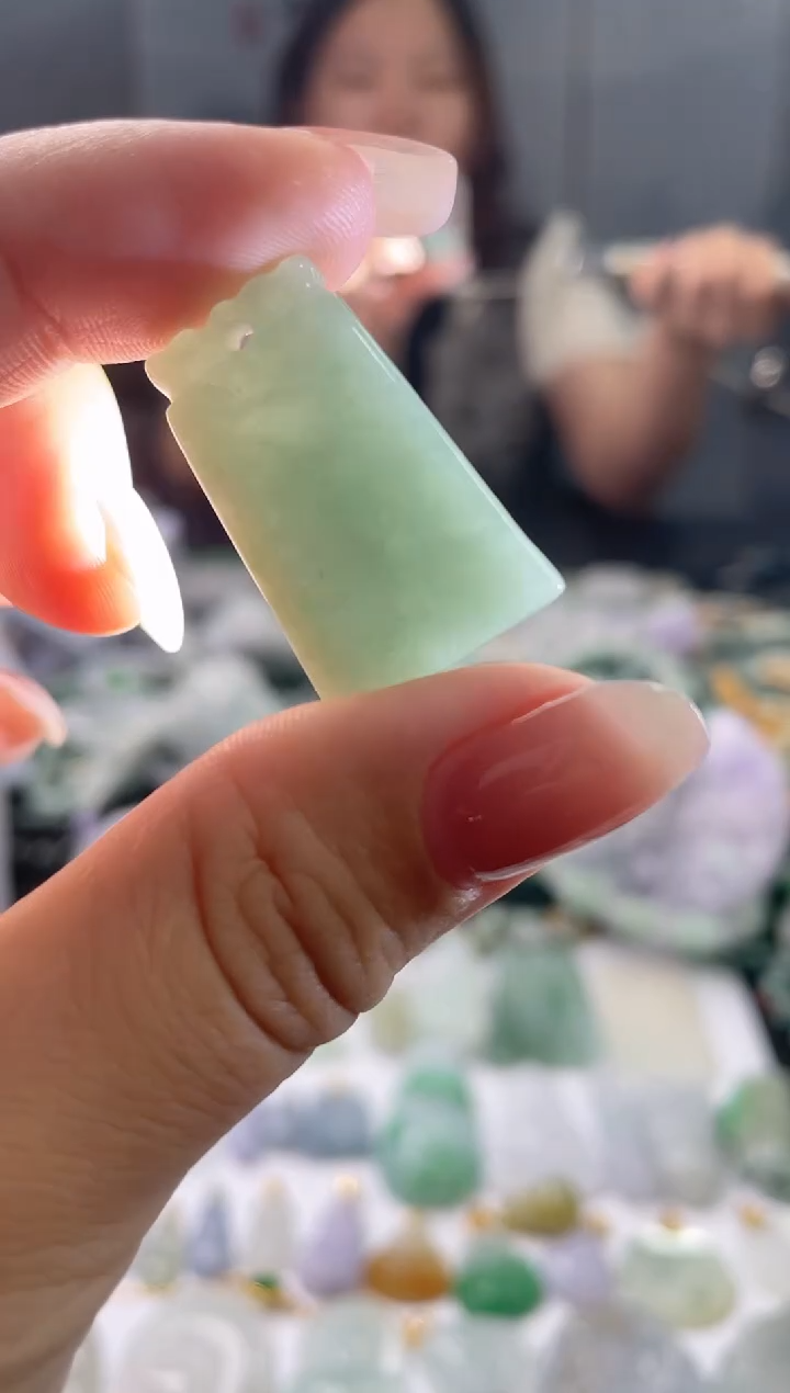 翡翠未镶嵌吊坠(不含链)1