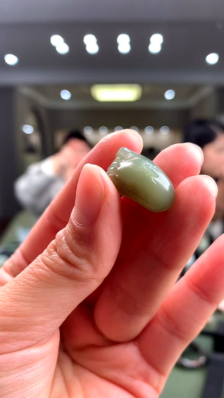 颈饰未镶嵌和田玉挂件