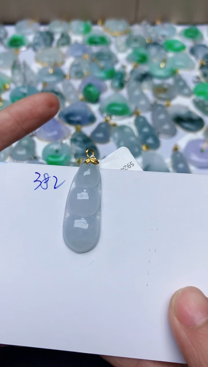 【闪购商品】翡翠颈饰18K金镶嵌天然翡翠A货   