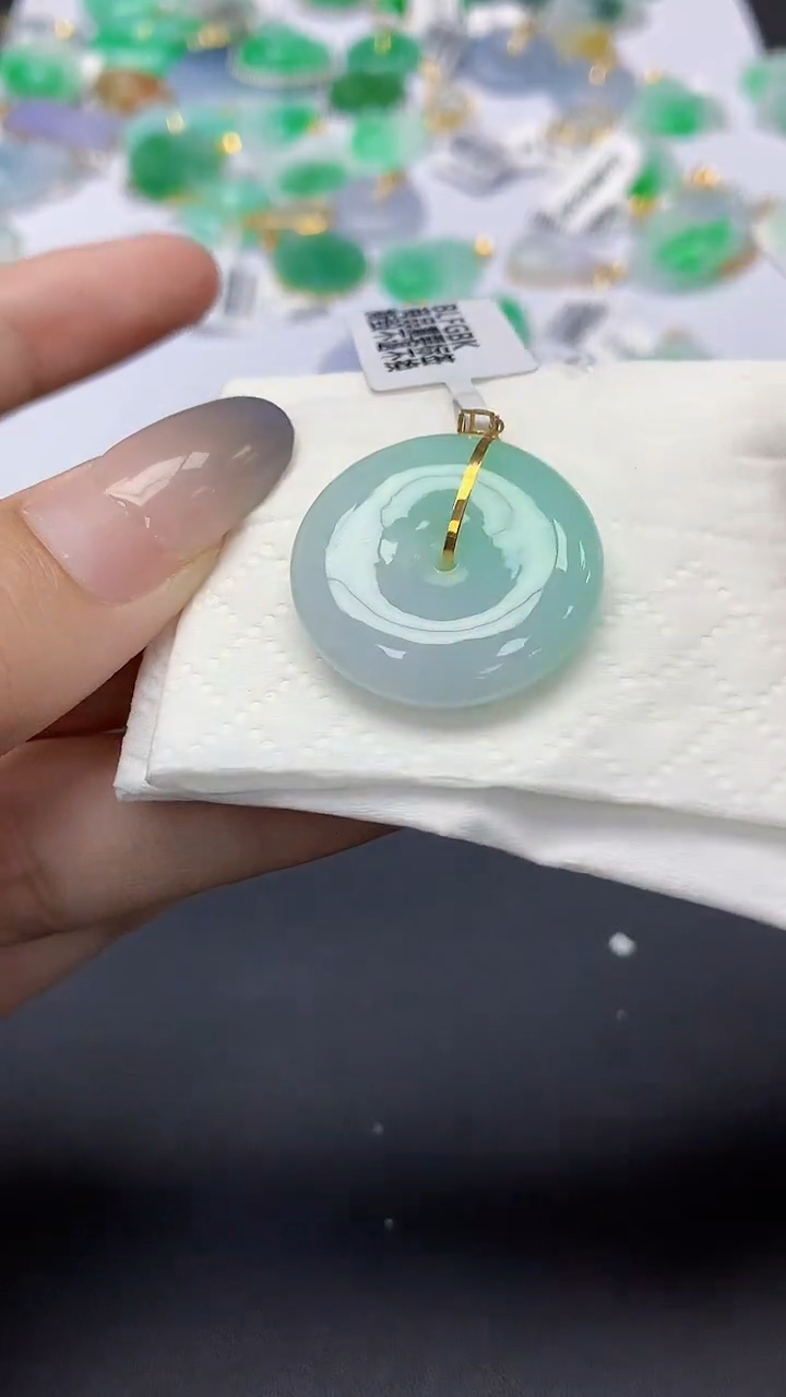 翡翠18K金镶嵌颈饰天然缅甸a货翡翠