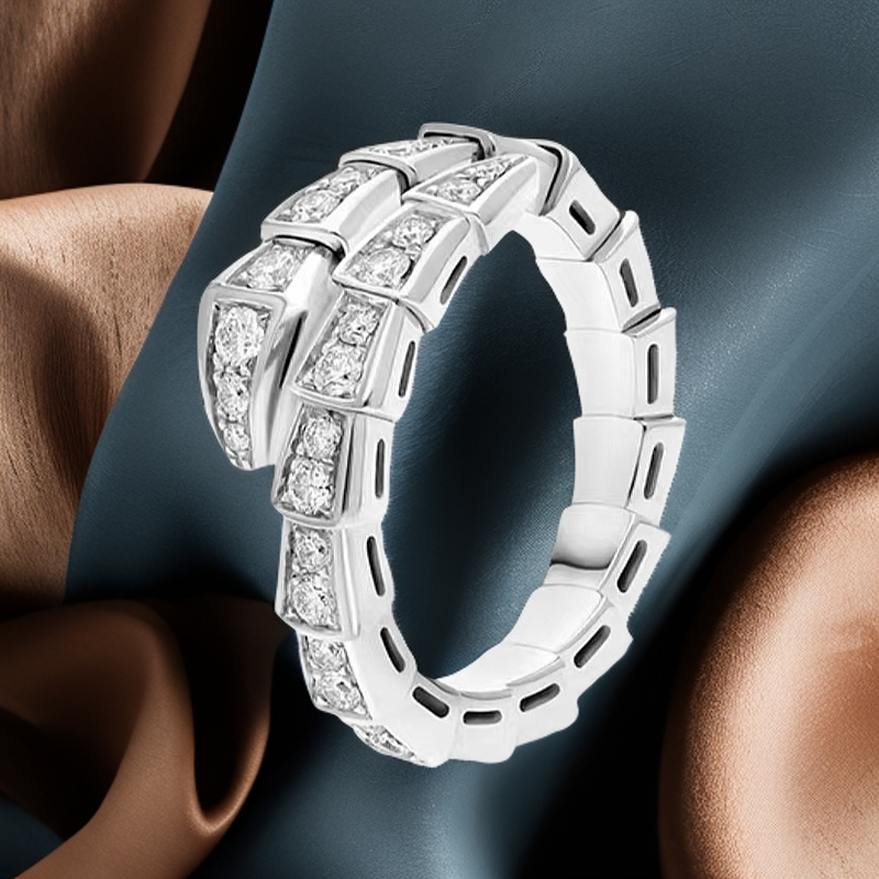 18K金镶嵌钻石蛇戒