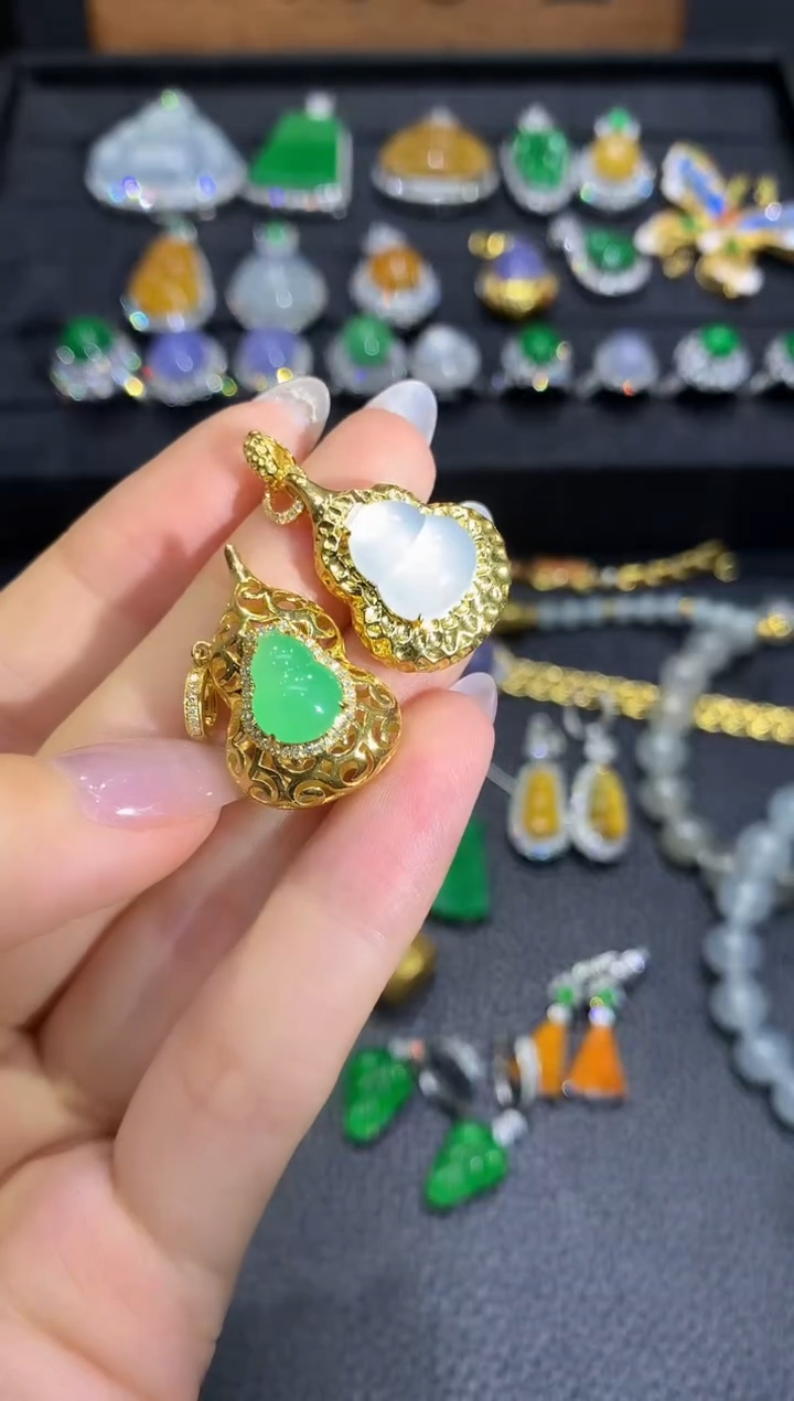 吊坠(不含链)18K金镶嵌翡翠15多样性随机发货1件