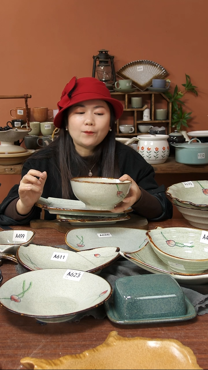 陶瓷A667 手绘荷花黑点18*8.5碗可能微瑕18*8.5