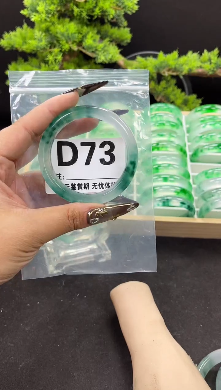 【闪购商品】石英岩玉手镯未镶嵌D73