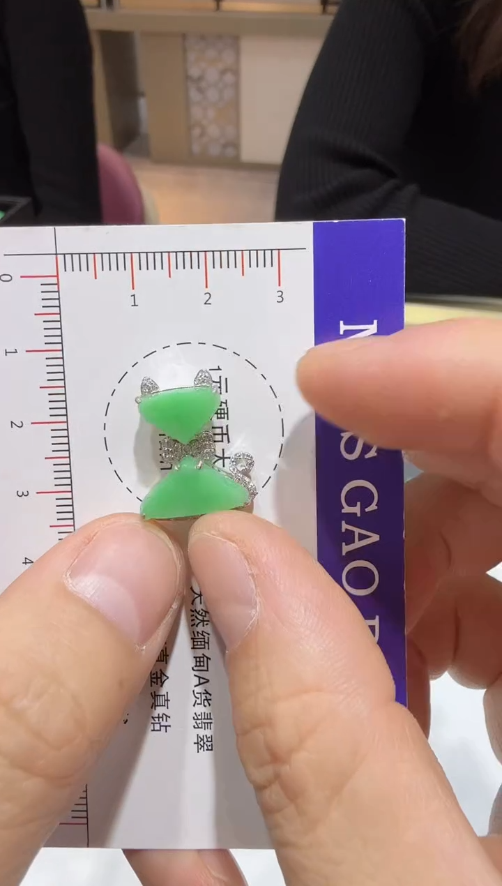 【闪购商品】翡翠吊坠(赠链)18K金镶嵌36-猫猫 多样性发其一