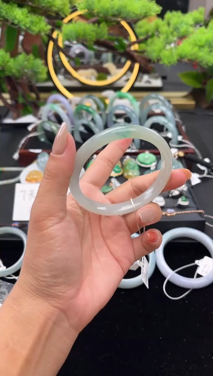 未镶嵌手镯翡翠手镯