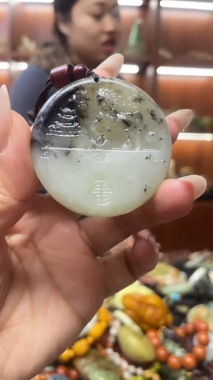 未镶嵌蛇纹石玉吊坠   