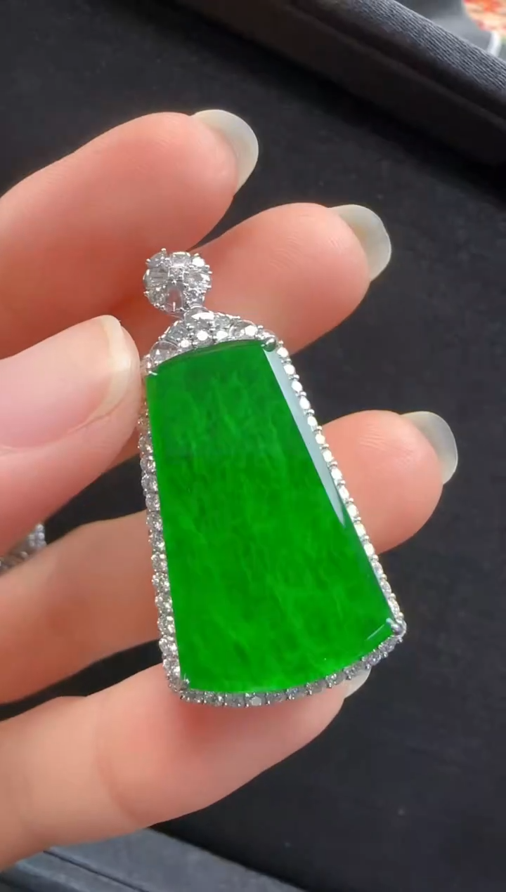 【闪购商品】翡翠颈饰18K金镶嵌410无事牌一个