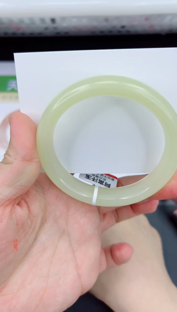 【闪购商品】石英质玉手镯未镶嵌133-60.6