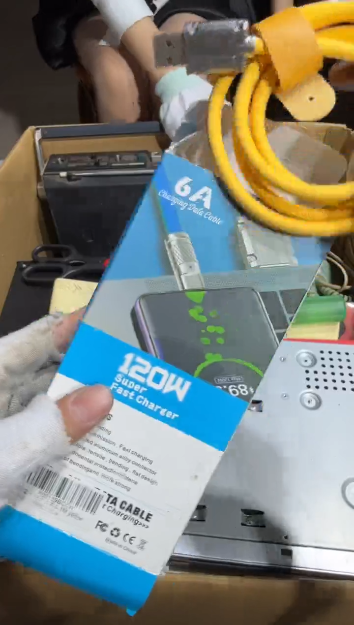 8新自***心 779   中古商品，瑕疵品，不保好坏。