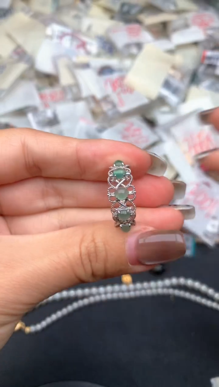 18K金镶嵌挂件翡翠—