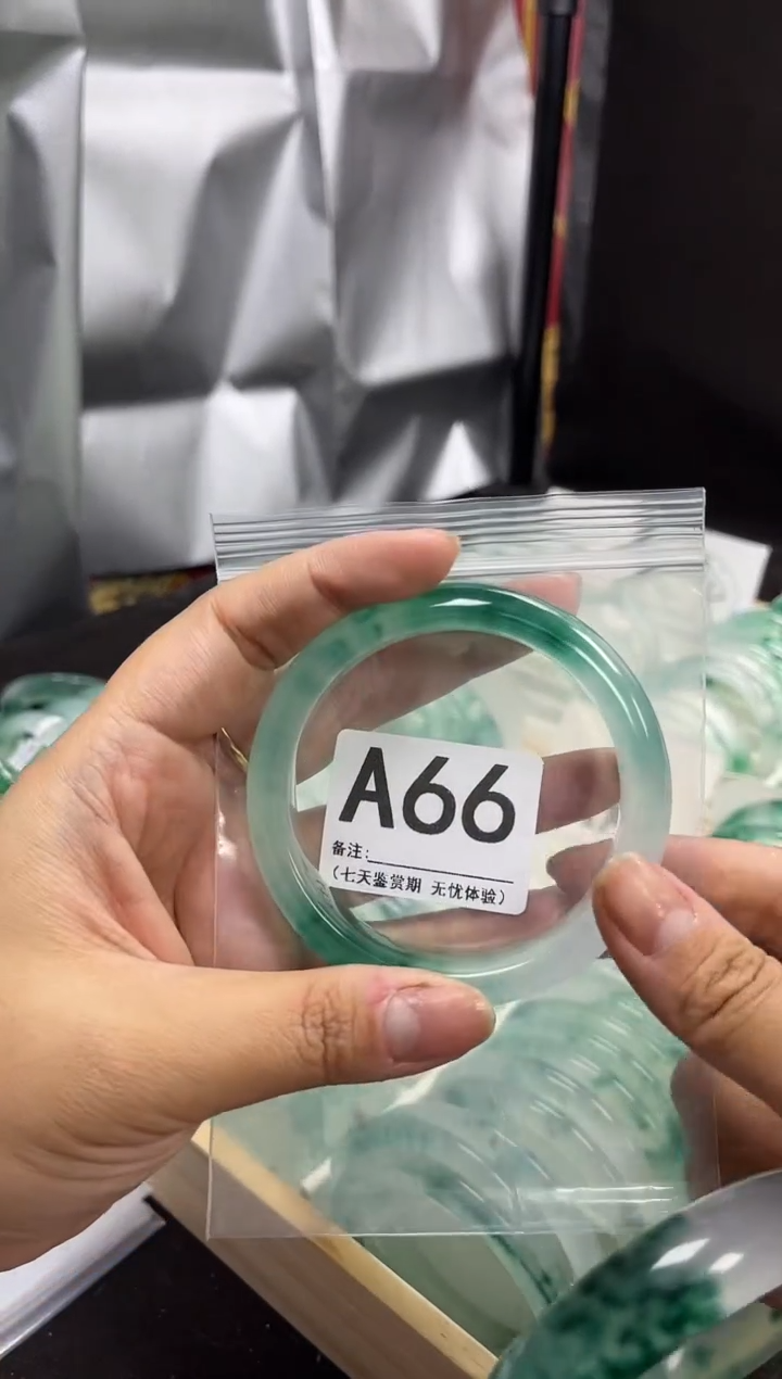 【闪购商品】石英岩玉手镯未镶嵌A66