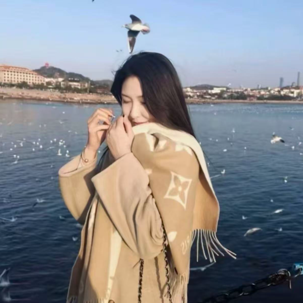【专柜-同款】时尚气质双面羊绒流苏款围巾-2