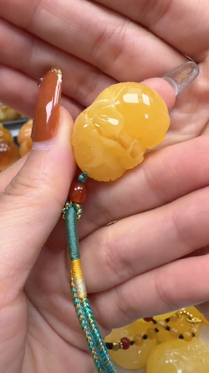 裸石琥珀未镶嵌如图