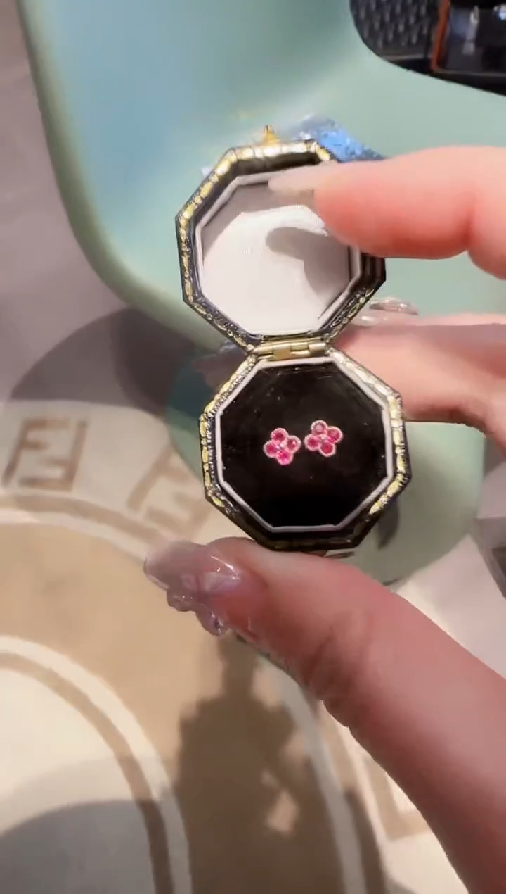 【闪购商品】红宝石耳钉铂Pt950镶嵌精选 四叶草耳钉