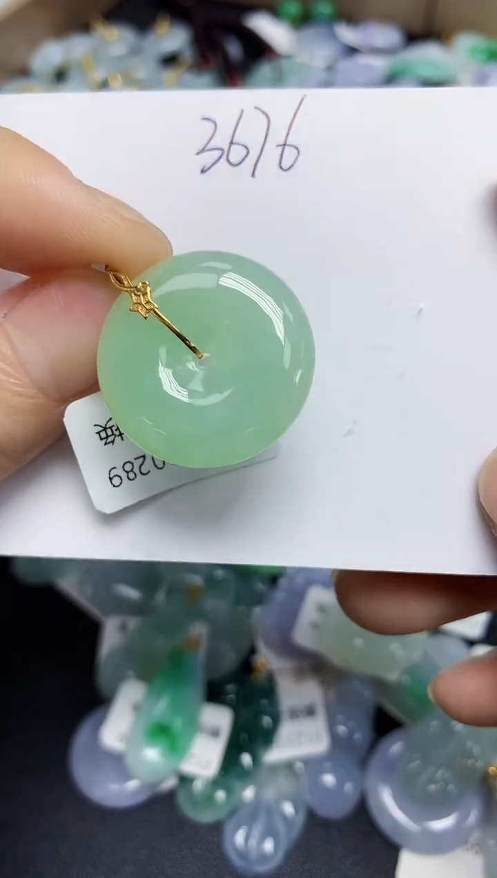 翡翠18K金镶嵌颈饰天然缅甸翡翠A货