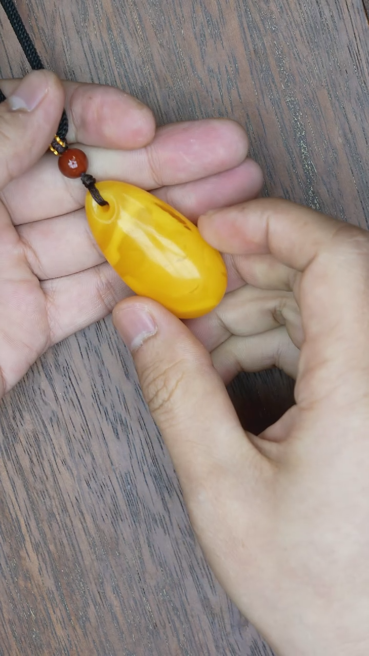 【闪购商品】琥珀裸石未镶嵌老蜡橘皮水滴吊坠