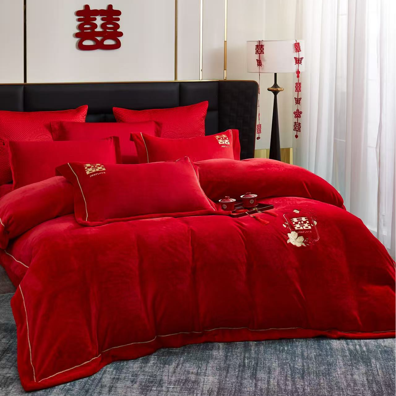 实体款（千禧） 新版 红色软糯到爆 绣花工艺牛奶绒四件套！