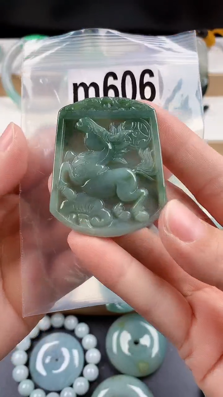 颈饰未镶嵌翡翠天然翡翠吊坠挂件