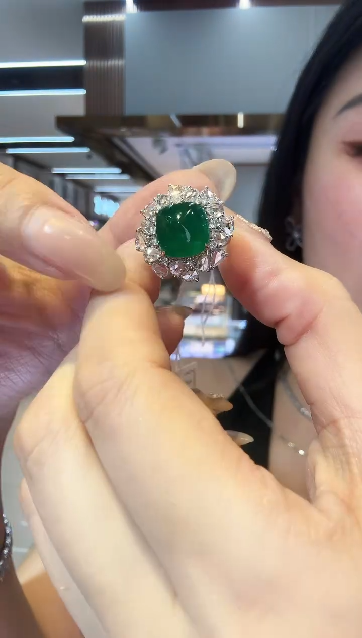 18K金镶嵌戒指祖母绿5.91ct