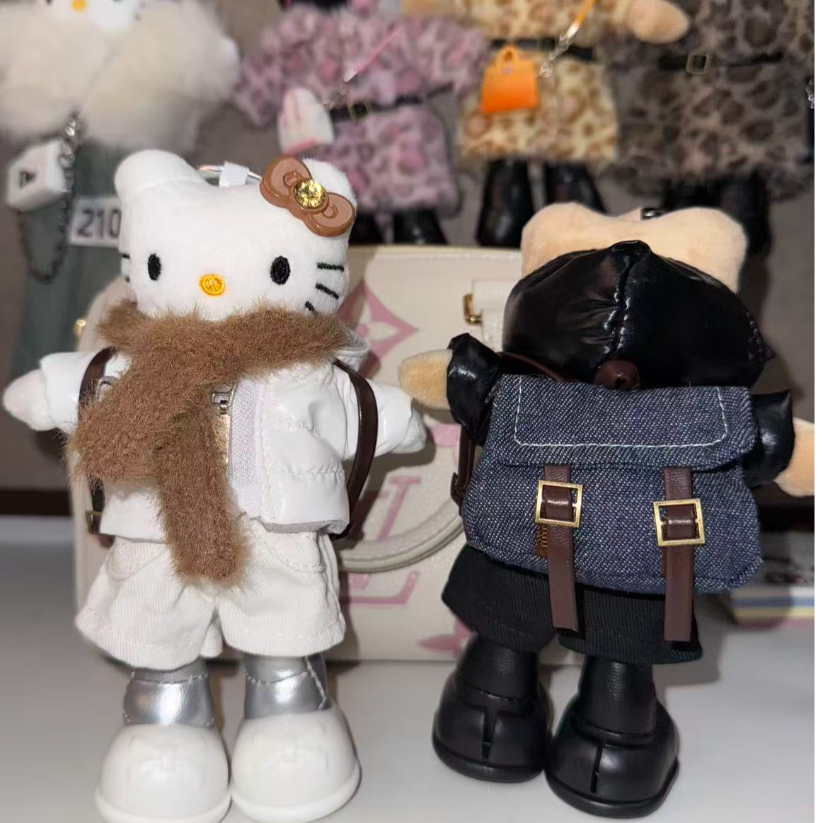 【羽绒服】时尚长腿kitty毛绒玩偶钥匙扣背包挂件礼物可爱