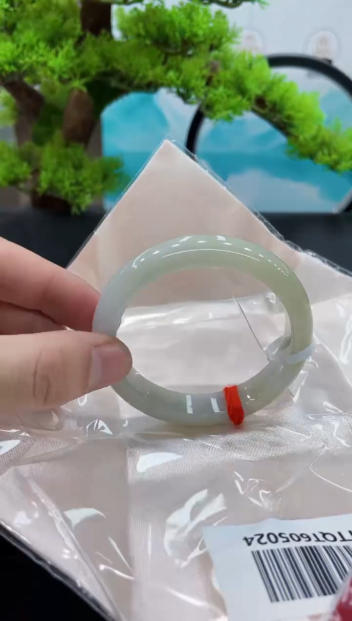 【闪购商品】翡翠手镯未镶嵌手镯