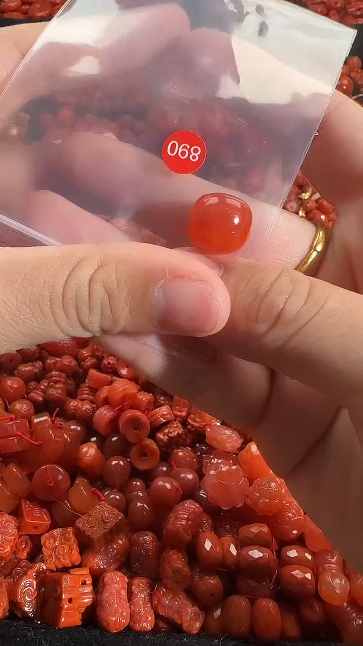 颈饰未镶嵌南红玛瑙1