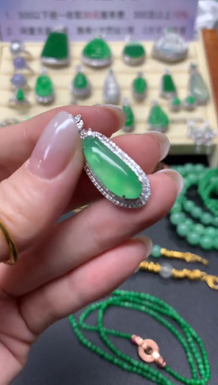 【闪购商品】翡翠吊坠(不含链)18K金镶嵌吊坠|10000+1000