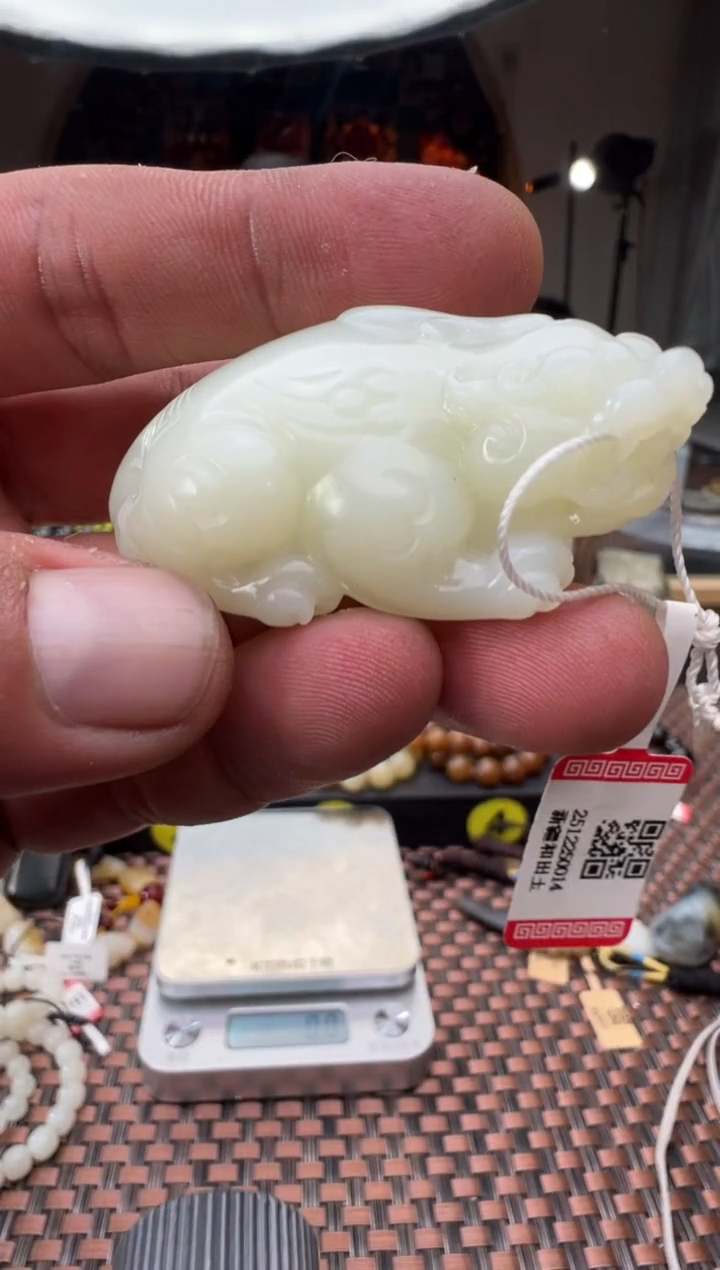 吊坠(赠链)未镶嵌和田玉于田料貔貅吊坠