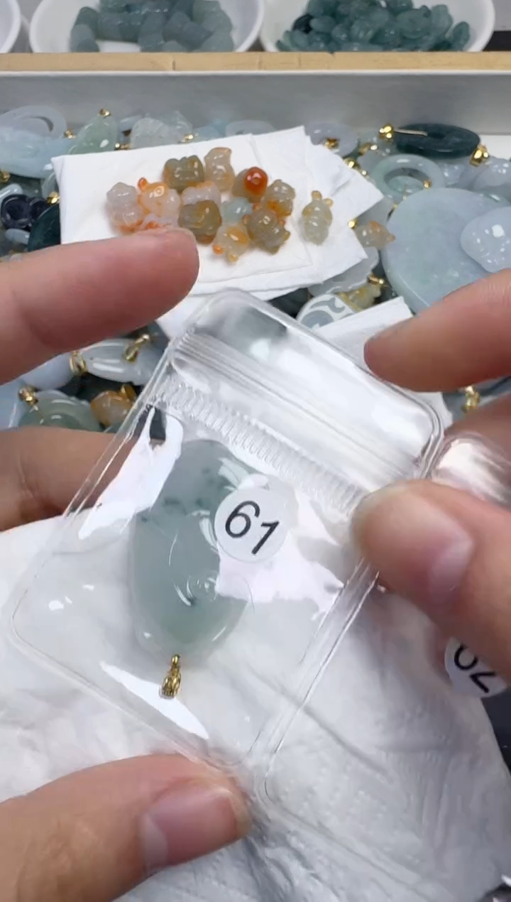 散珠翡翠L****?61号，A货翡翠