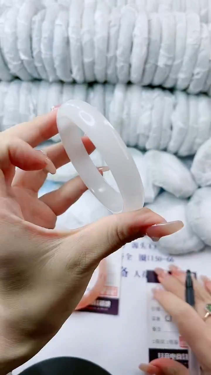 【闪购商品】石英质玉手镯未镶嵌多样性发货C17