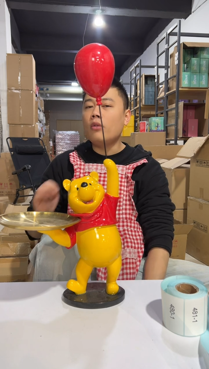 【闪购商品】杯树脂维尼举气球托盘摆件