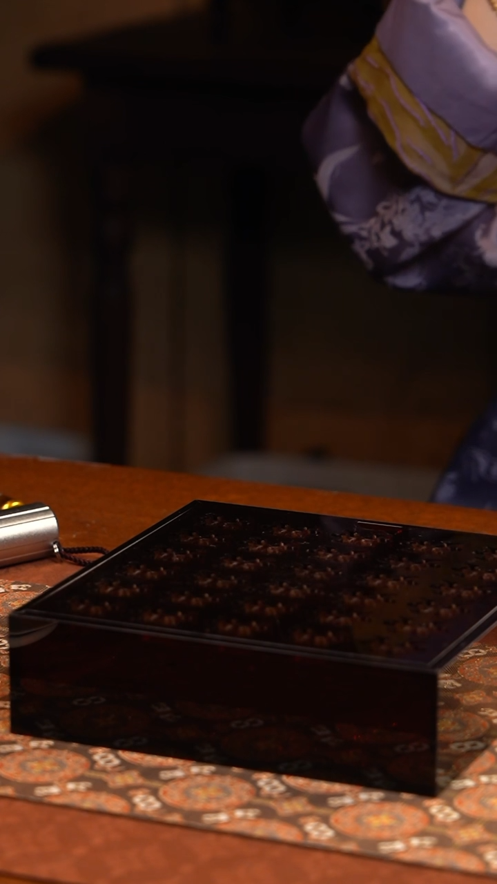 【闪购商品】L元真临古青花釉里金花卉马蹄盖碗