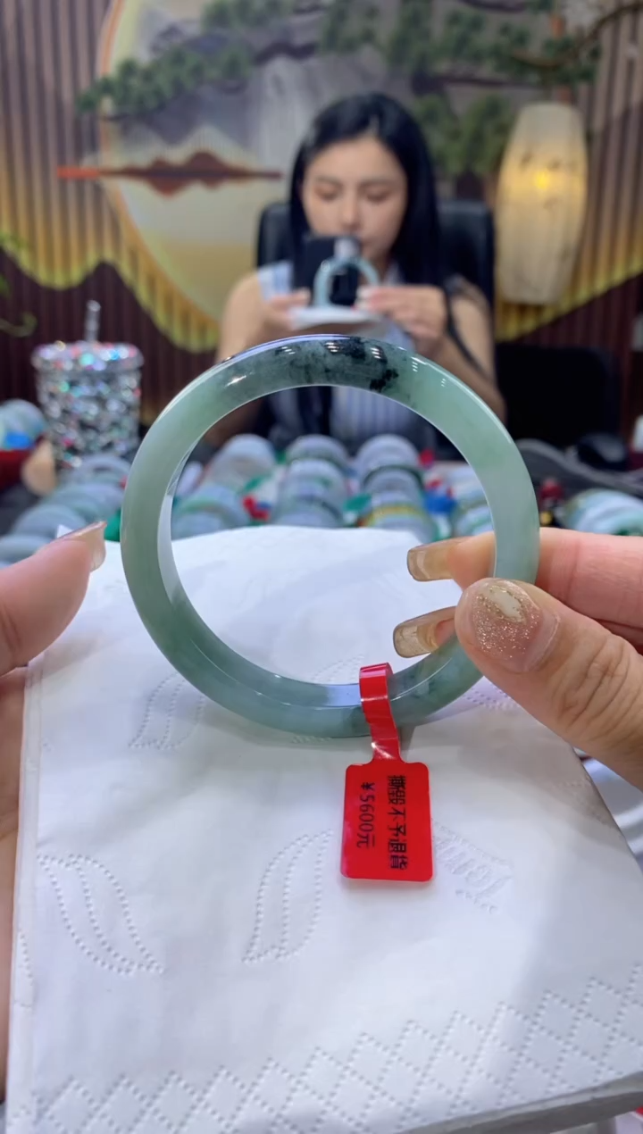 翡翠手镯未镶嵌多人04782