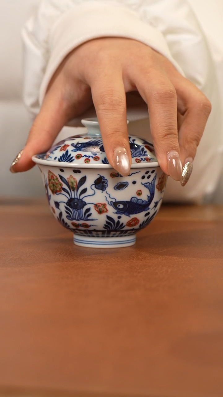 【闪购商品】杯和然窑釉里红鱼藻盖碗