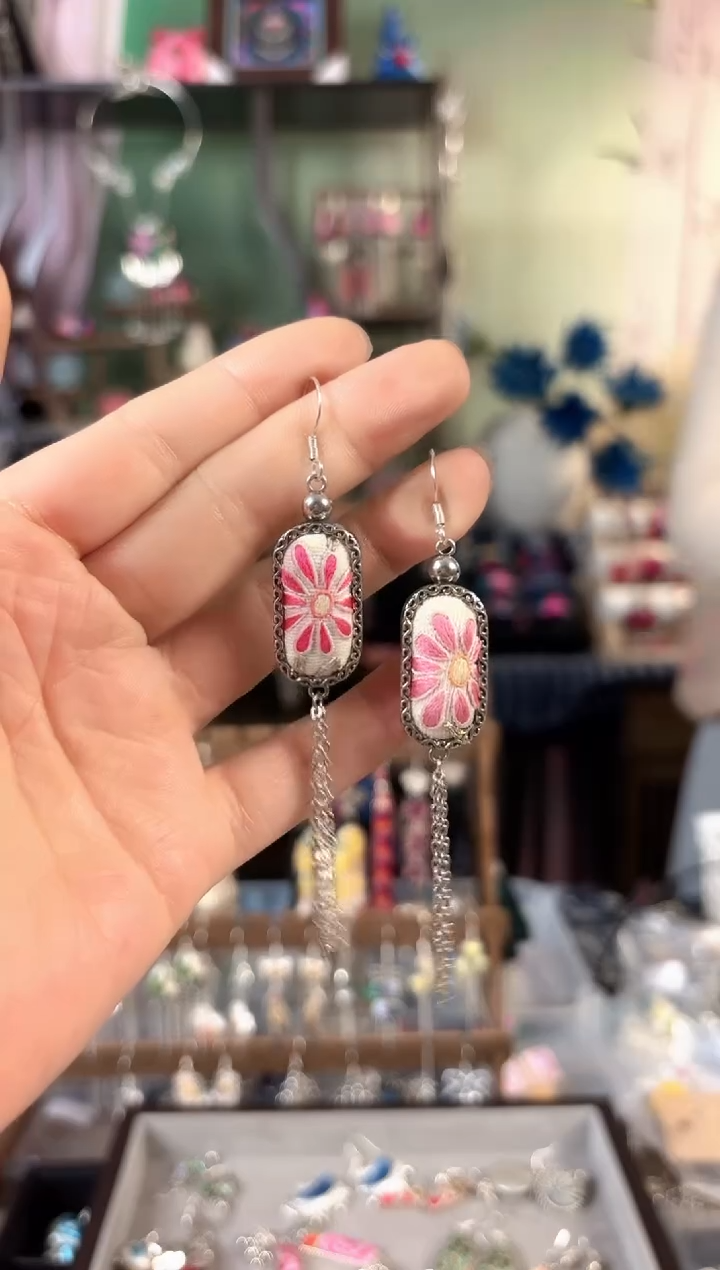 彩云南阁非遗老绣饰品657*