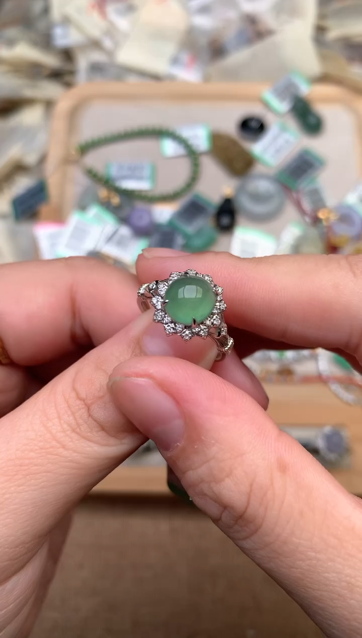 18K金镶嵌挂件翡翠1